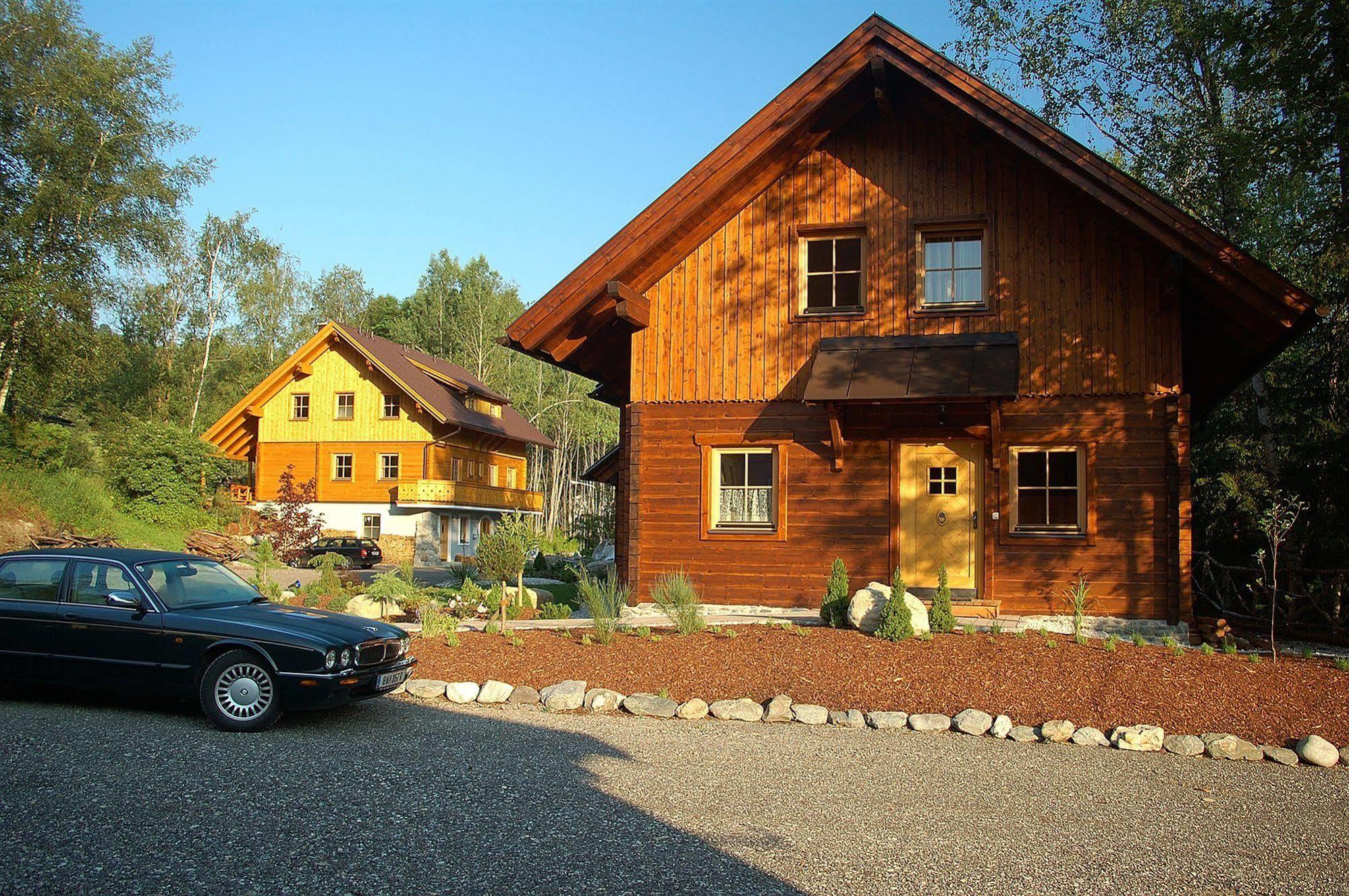 Das Dorf In Der Stadt Шладминг Екстериор снимка